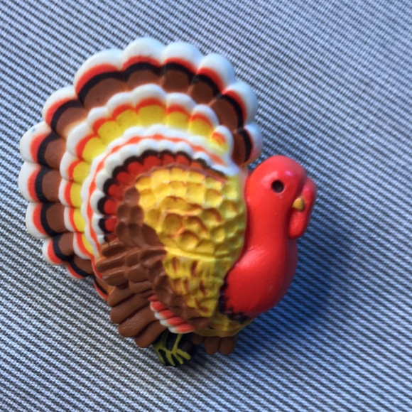 Vintage Hallmark Plastic Holiday Brooch Pins - Picture 5 of 6